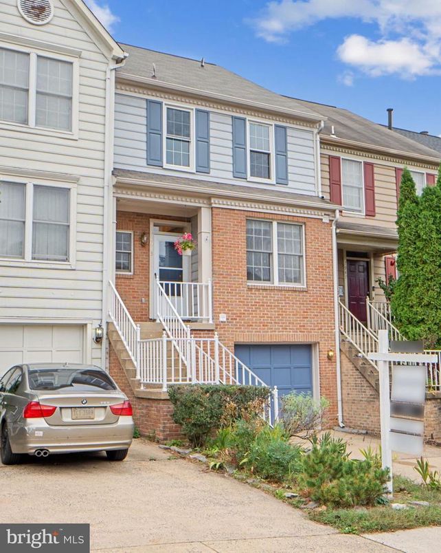 Exterior, Facade, Brick Facade, Rowhouse