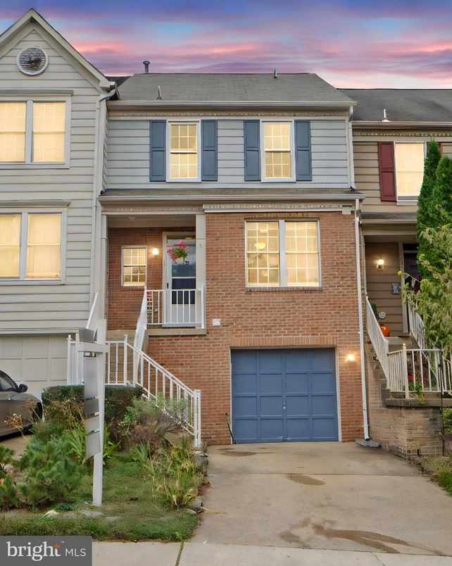 Attached, Exterior, Facade, Brick Facade, Rowhouse