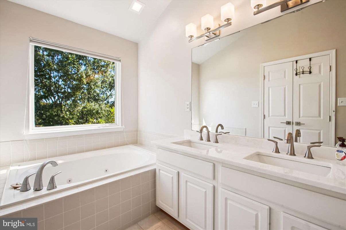Bathroom, Dual Sink Vanities, Interior