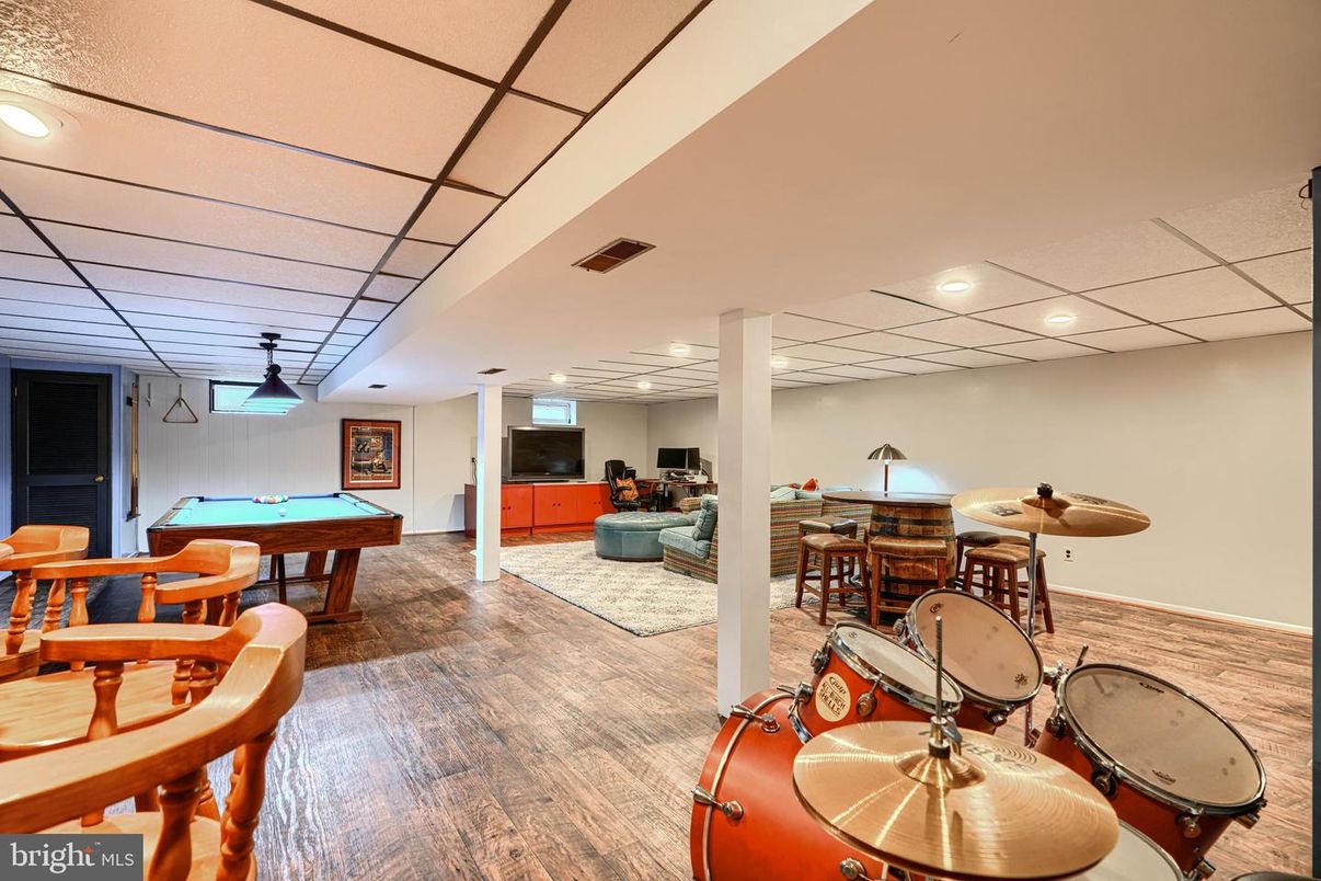 Billiard Table, Dining room, Game Room, Interior, Pendant Lights, Recessed Lighting, Wood Texture Flooring