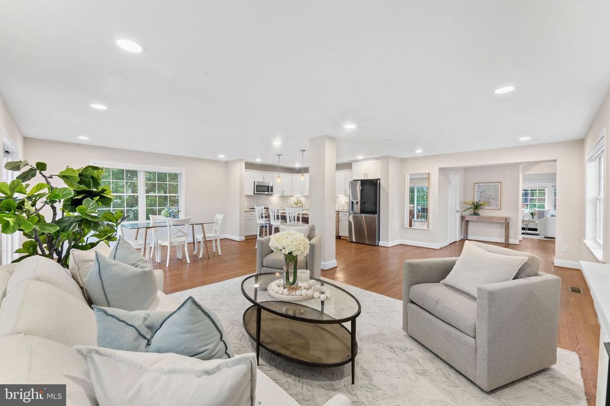 Dining room, Interior, Kitchen, Living room, Pendant Lights, Recessed Lighting, Stainless Steel Appliances, Wood Texture Flooring