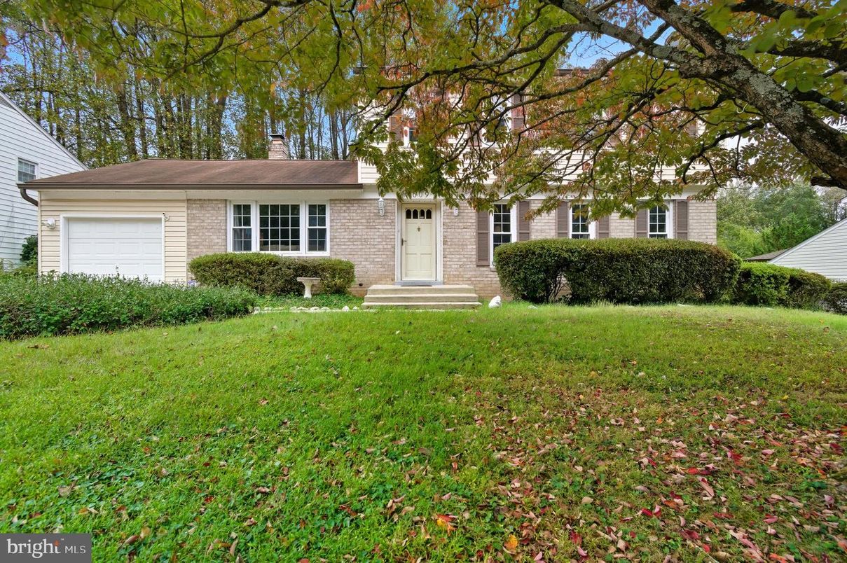 Attached, Exterior, Facade, Brick Facade, Cape Cod