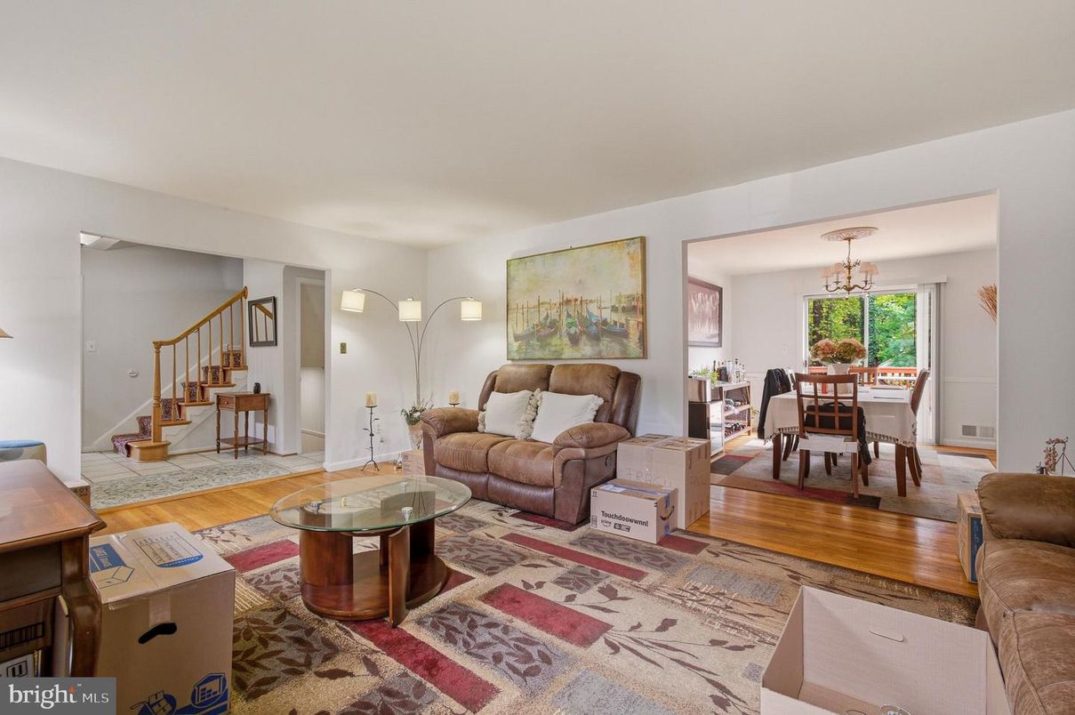 Chandelier, Dining room, Interior, Living room, Wood Texture Flooring