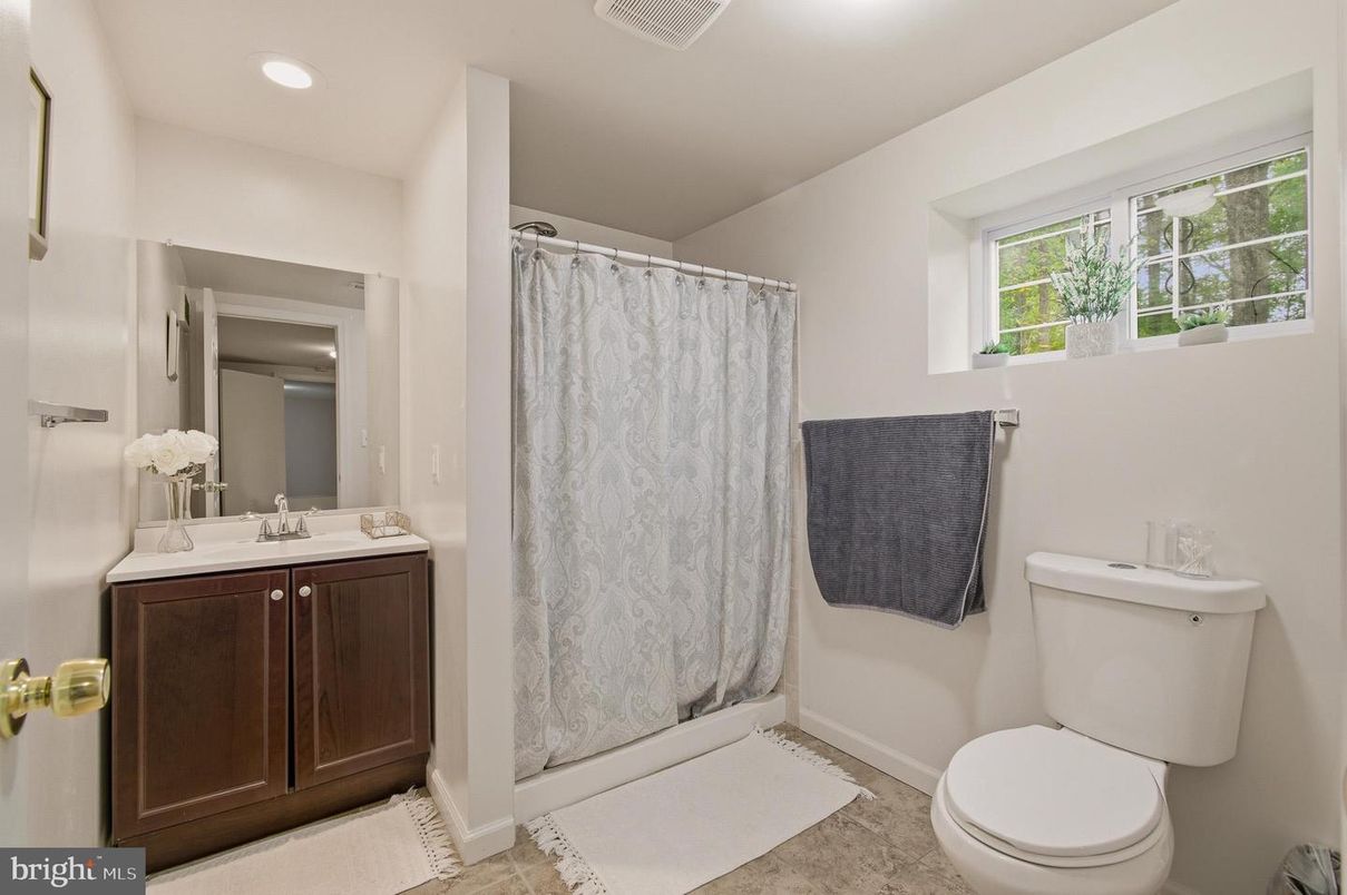 Bathroom, Interior, Recessed Lighting