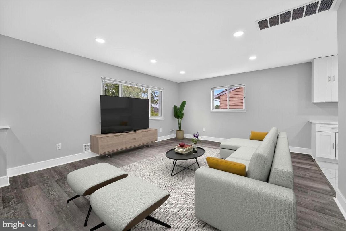 Interior, Living room, Recessed Lighting, Wood Texture Flooring