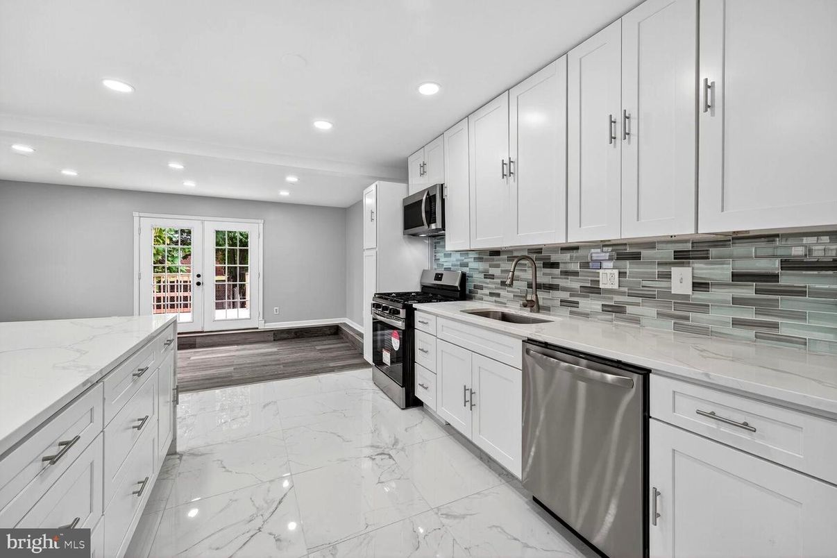 Interior, Kitchen, Marble, Recessed Lighting, Stainless Steel Appliances