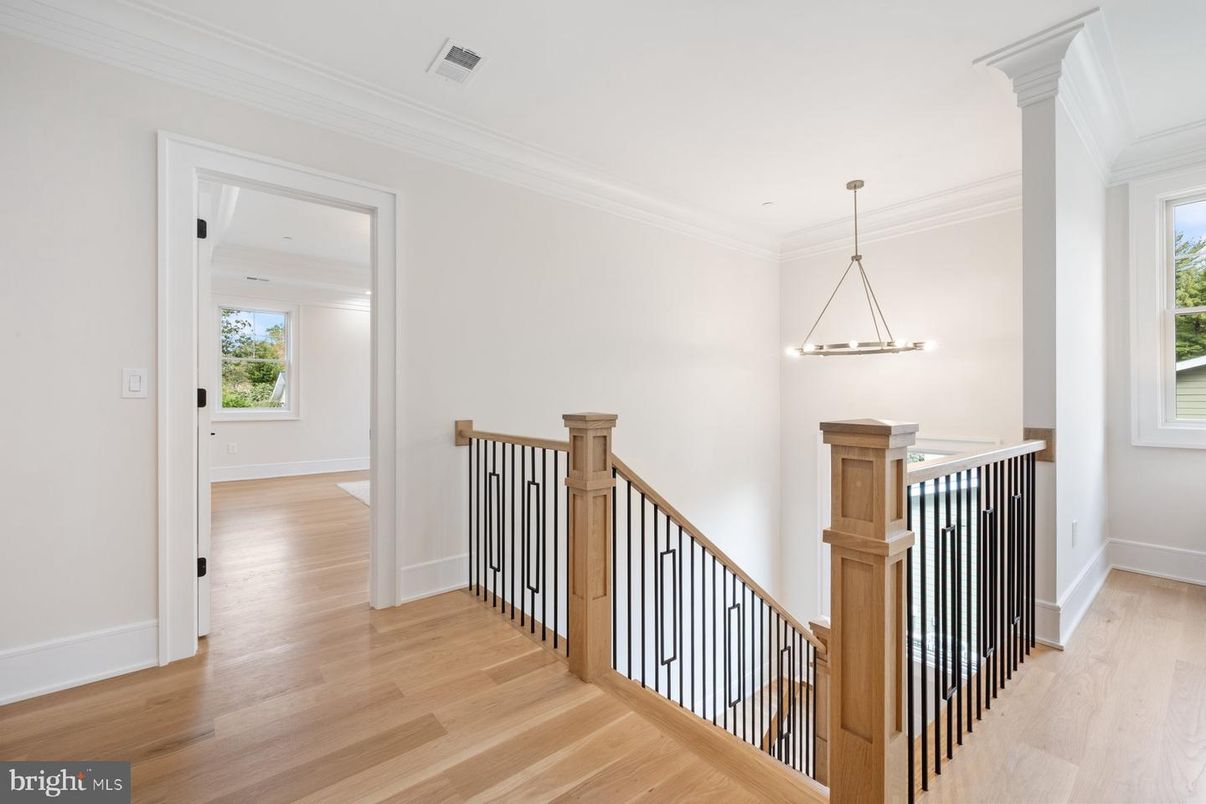 Interior, Pendant Lights, Wood Texture Flooring