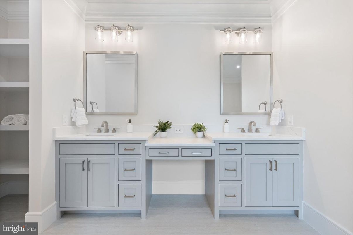 Bathroom, Dual Sink Vanities, Interior