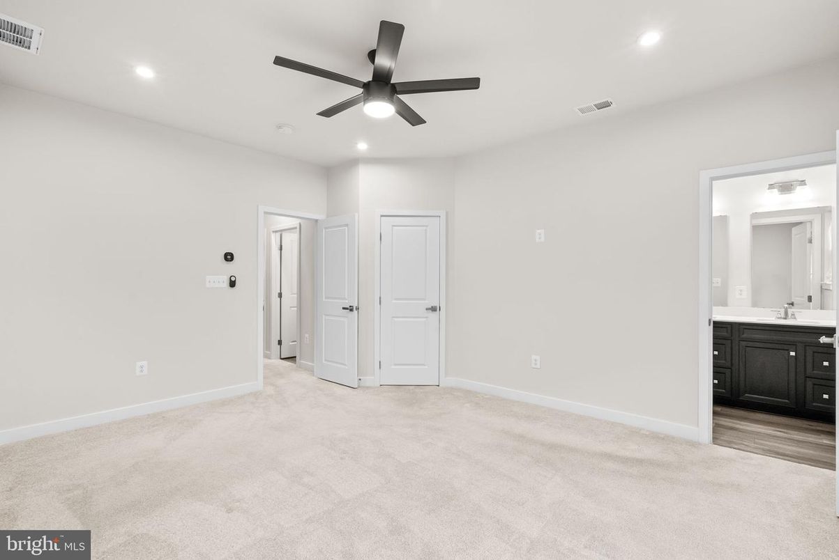 Bathroom, Empty room, Interior, Recessed Lighting