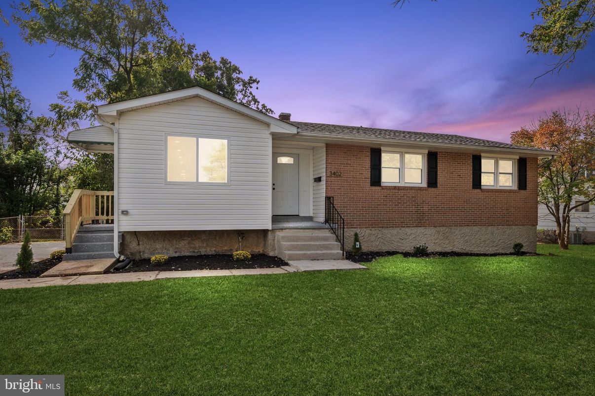 Exterior, Facade, Brick Facade, Split Level