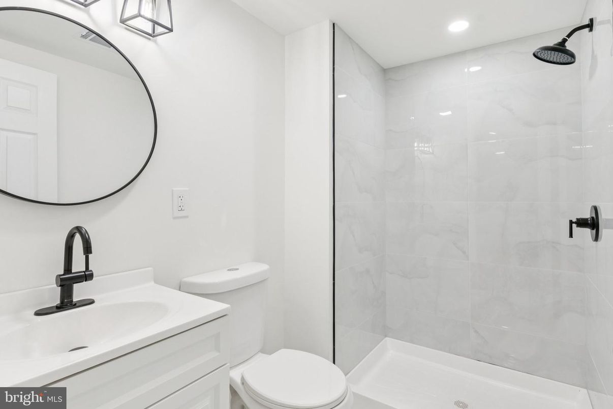 Bathroom, Interior, Marble Walls, Recessed Lighting