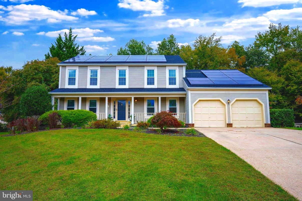 Attached, Exterior, Facade, Solar Panels, Georgian