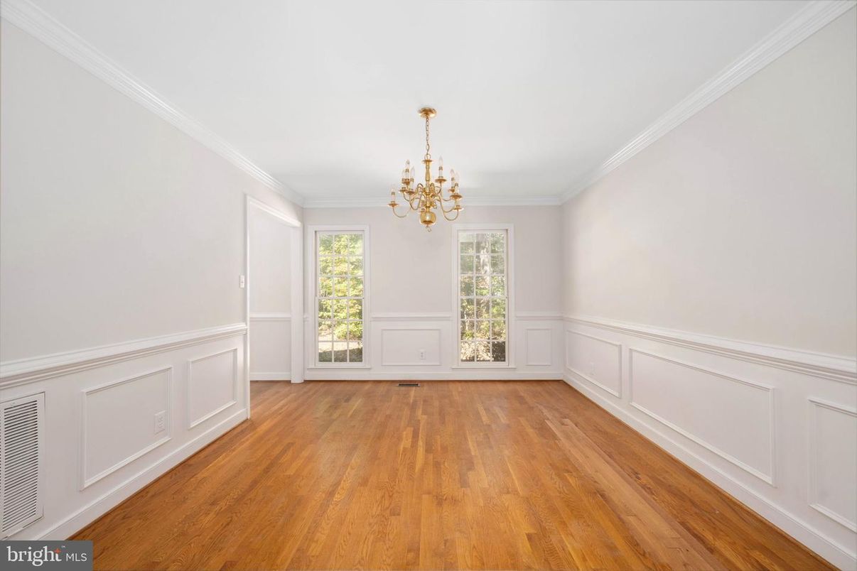 Chandelier, Empty room, Interior, Wood Texture Flooring