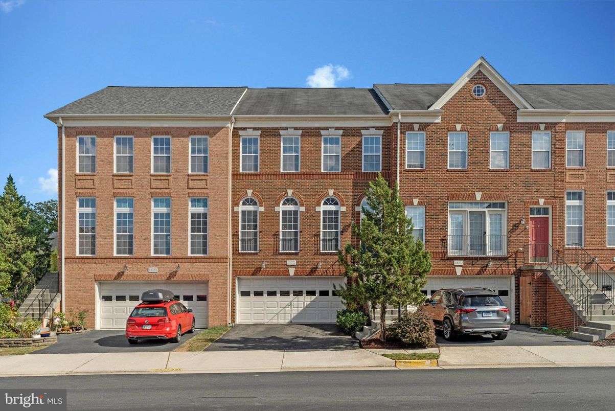 Attached, Exterior, Facade, Brick Facade, Rowhouse