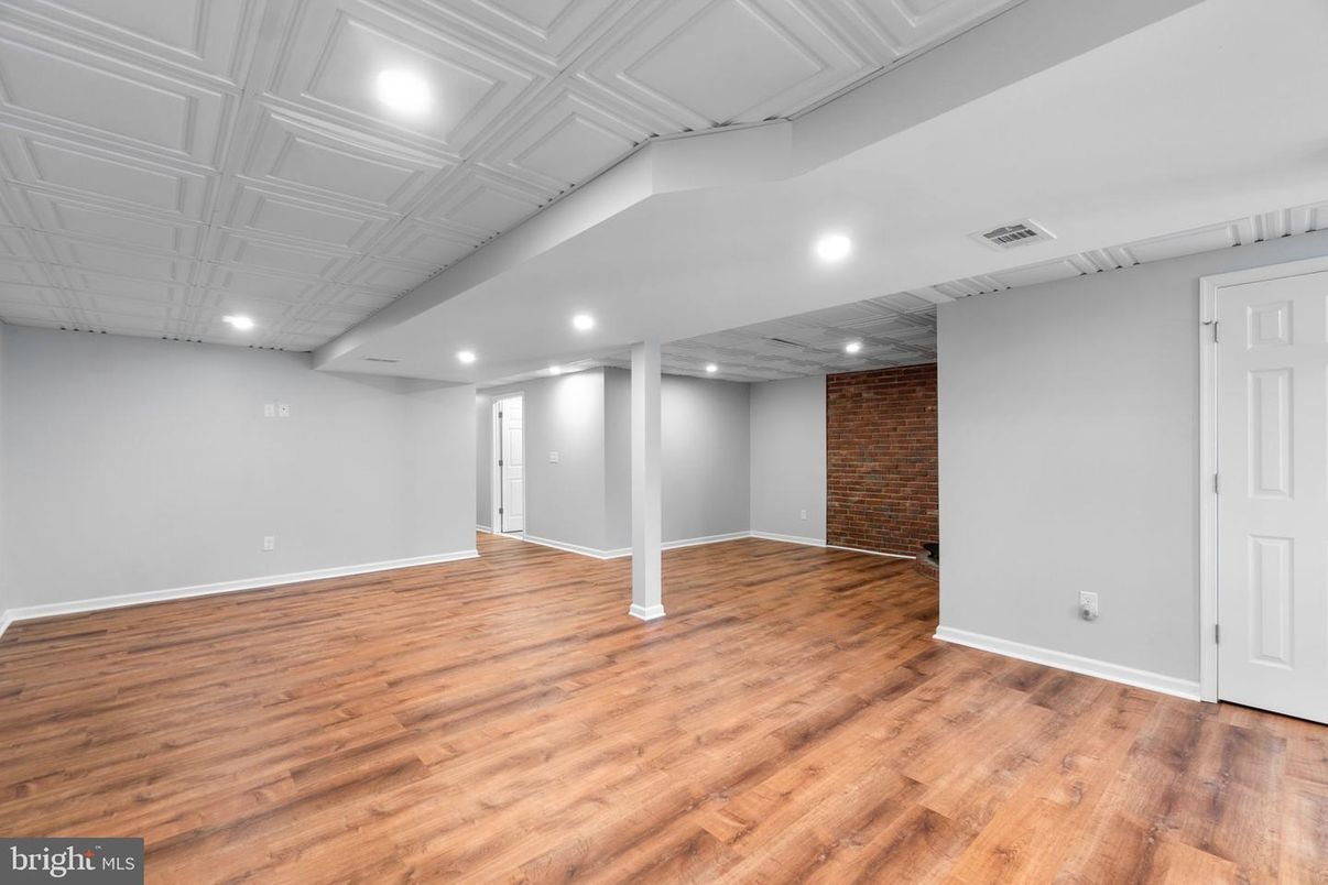 Empty room, Interior, Recessed Lighting, Stone Walls, Wood Texture Flooring