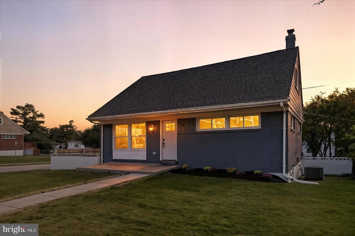 Backyard, Exterior, Facade, Cape Cod