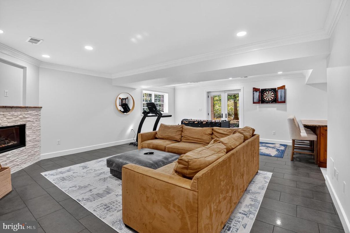 Fireplace, Fitness Equipment, Interior, Living room, Recessed Lighting