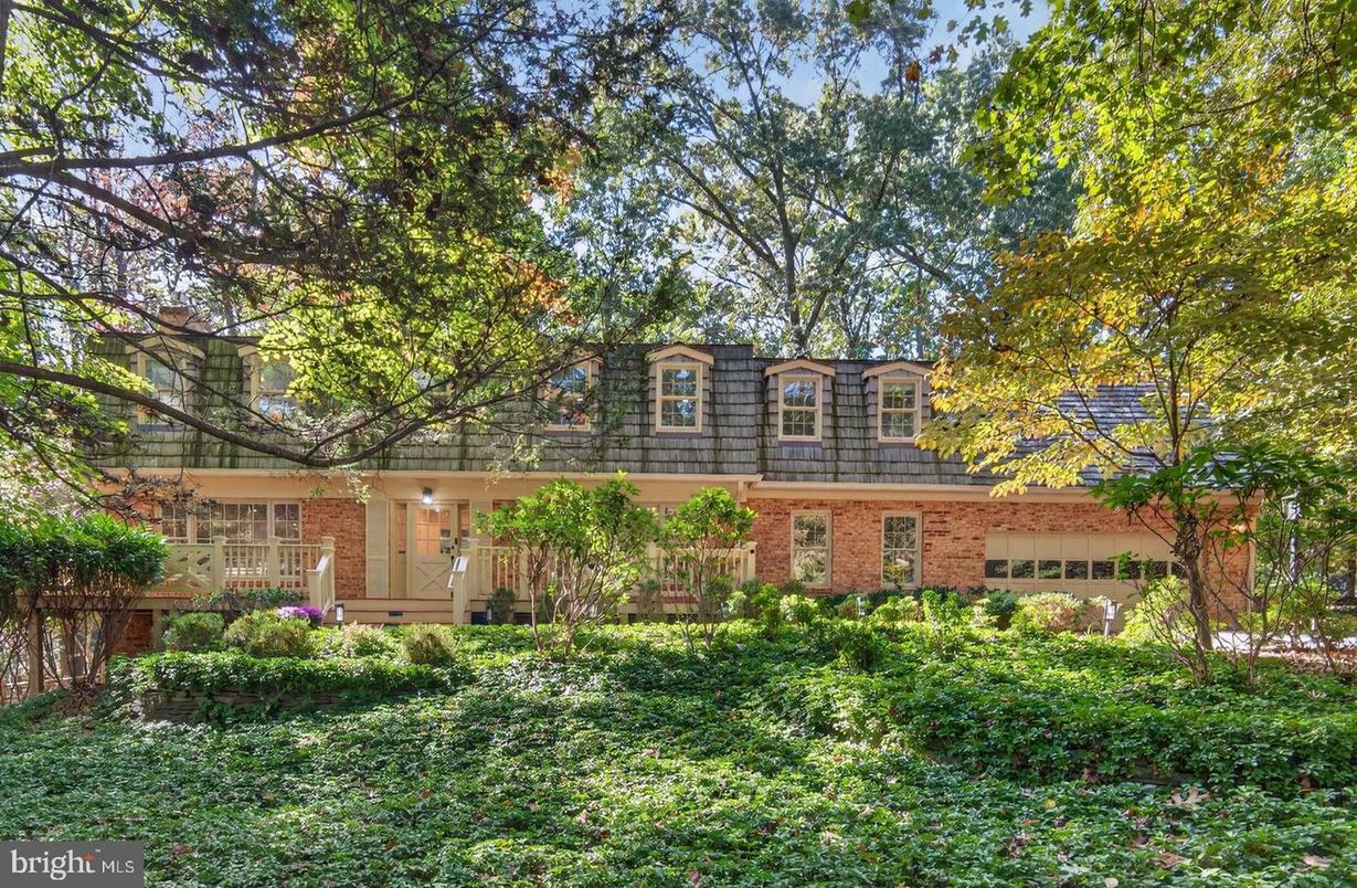 Exterior, Facade, Brick Facade, Cape Cod