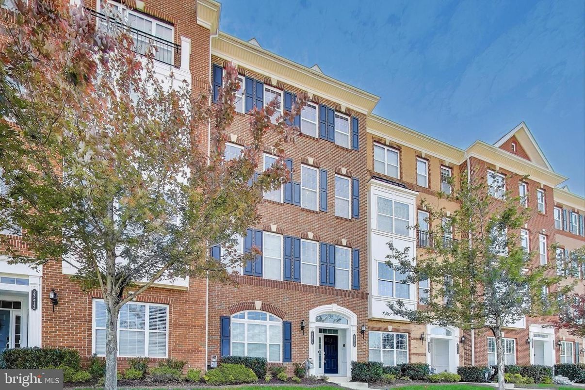 Exterior, Facade, Brick Facade, Rowhouse