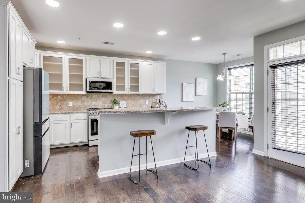 Dining room, Interior, Kitchen, Pendant Lights, Recessed Lighting, Wood Texture Flooring