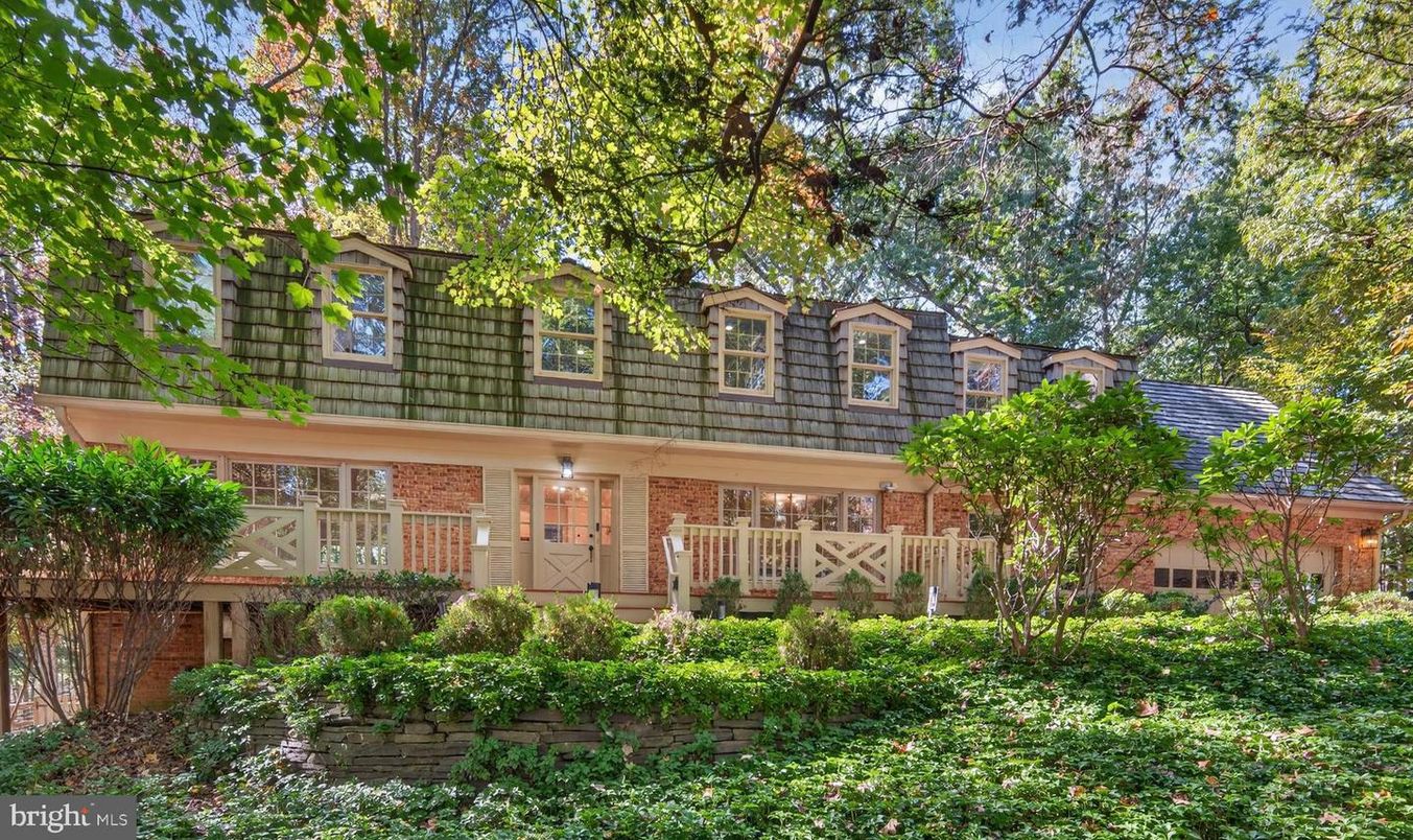 Exterior, Facade, Brick Facade, Georgian