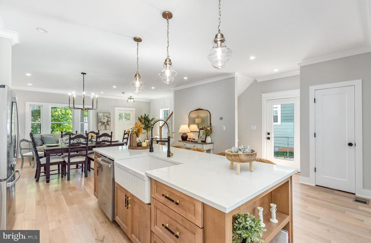 Dining room, Interior, Kitchen, Pendant Lights, Recessed Lighting, Wood Texture Flooring
