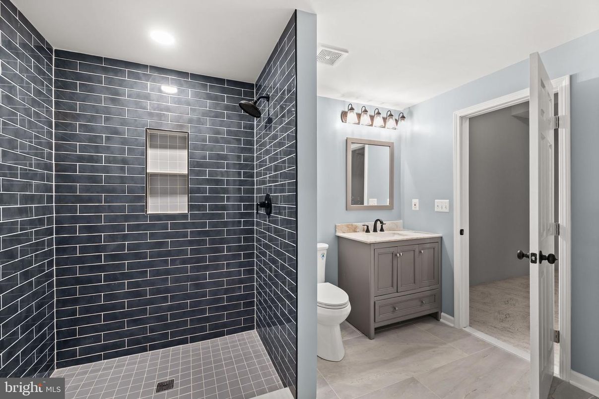 Bathroom, Interior, Recessed Lighting, Wood Texture Flooring