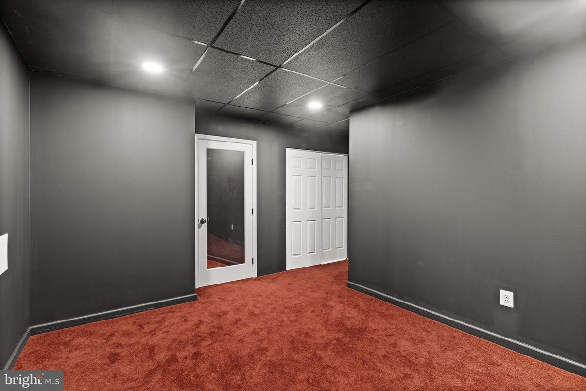 Empty room, Interior, Recessed Lighting
