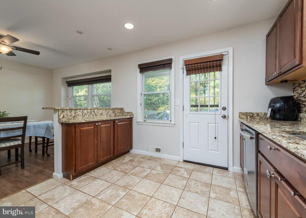 Dining room, Interior, Kitchen, Recessed Lighting