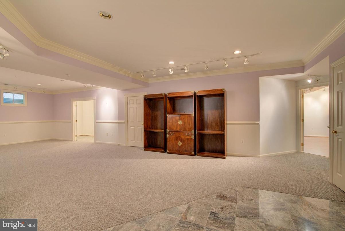 Empty room, Interior, Recessed Lighting