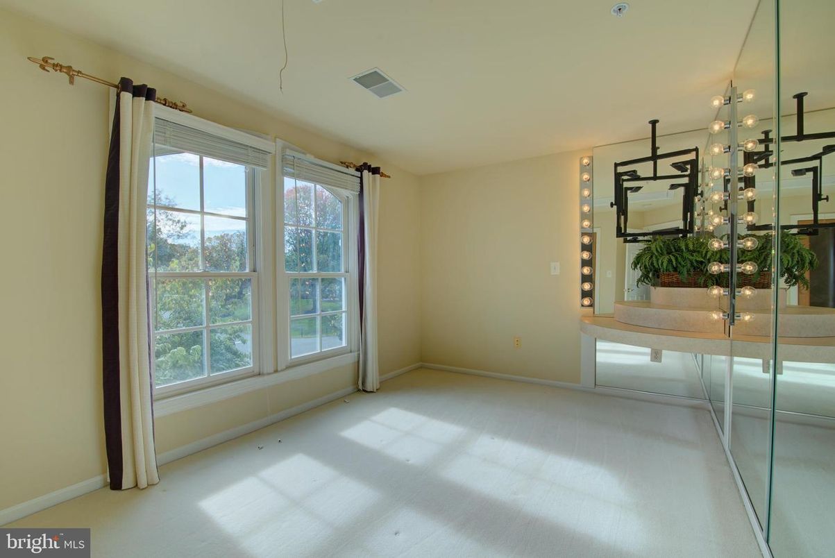 Empty room, Interior, Wine Storage