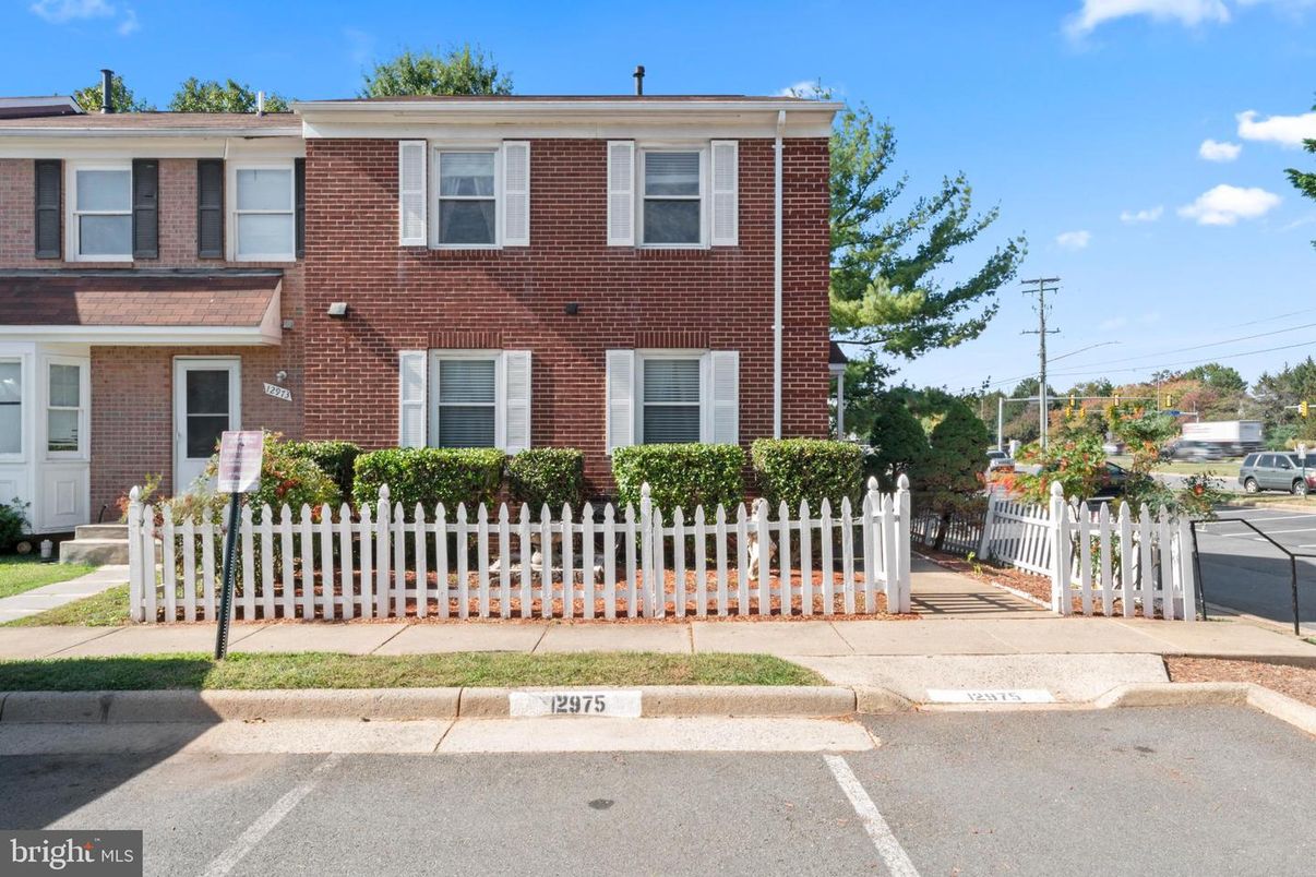 Exterior, Facade, Brick Facade, Georgian