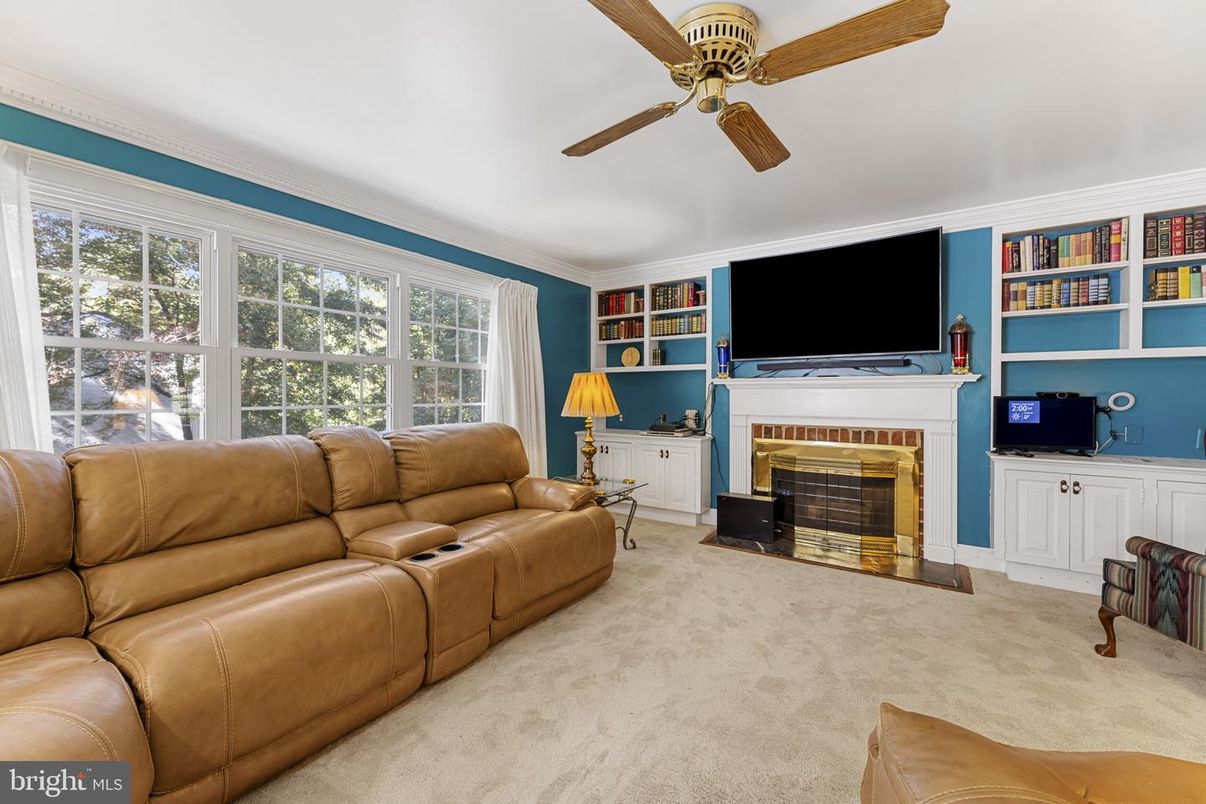 Fireplace, Interior, Living room