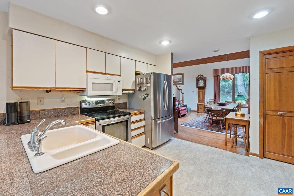 Dining room, Interior, Kitchen, Pendant Lights, Recessed Lighting, Wood Texture Flooring