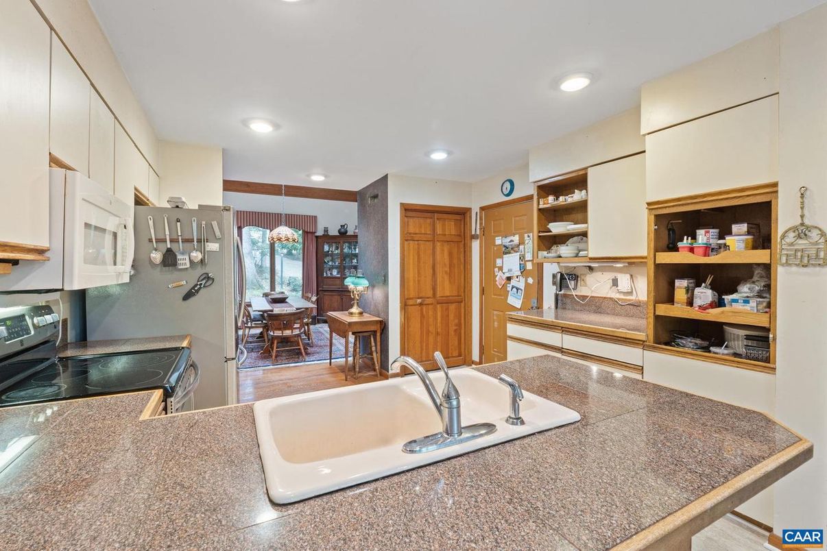 Dining room, Interior, Kitchen, Pendant Lights, Recessed Lighting, Wood Texture Flooring