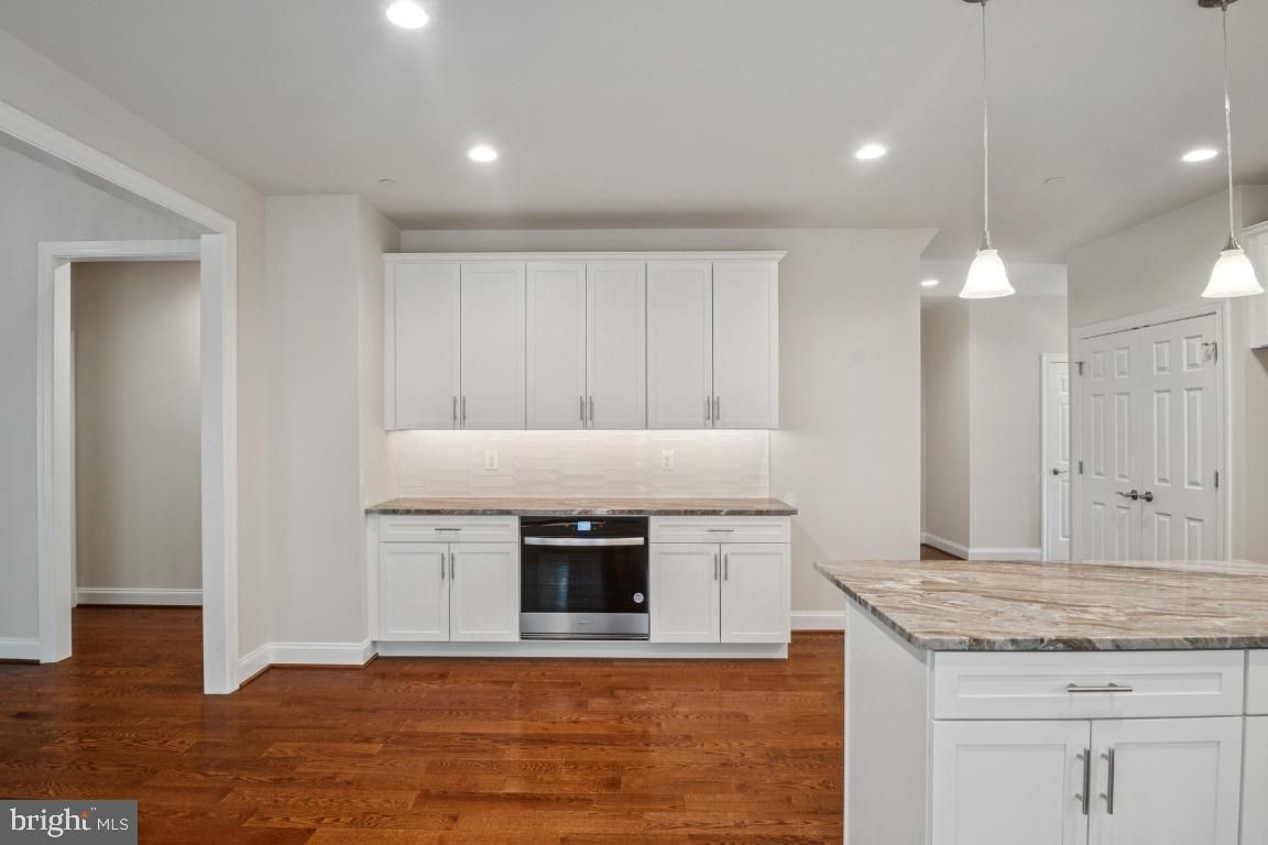 Interior, Kitchen, Pendant Lights, Recessed Lighting, Wood Texture Flooring