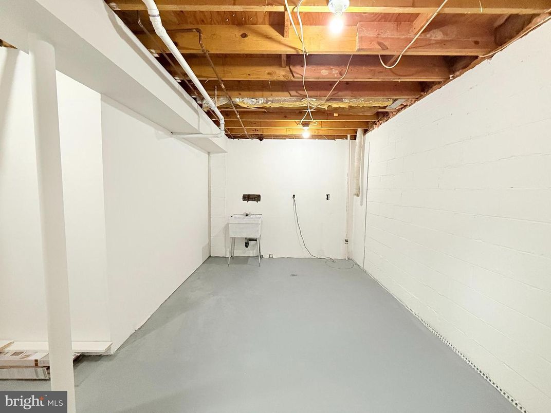 Empty room, Interior, Wooden Beams, Wooden Ceilings