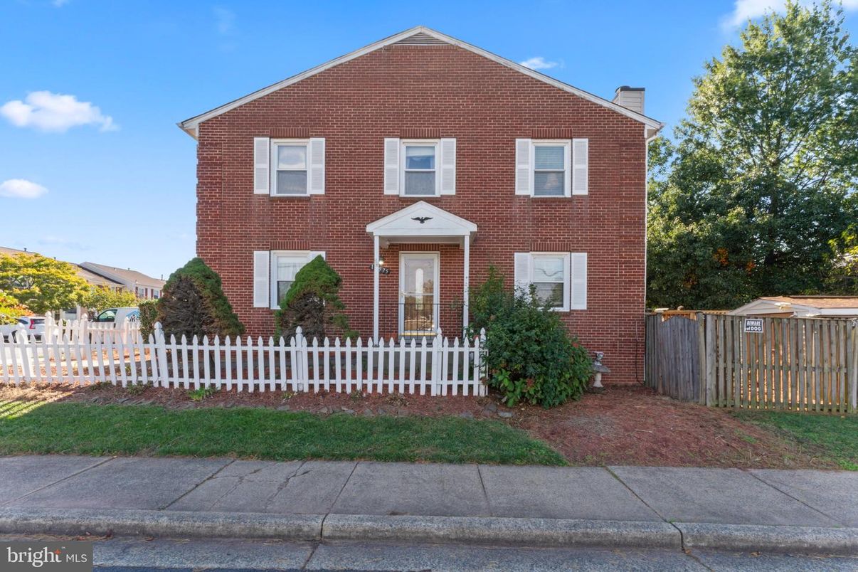 Exterior, Facade, Brick Facade, Georgian