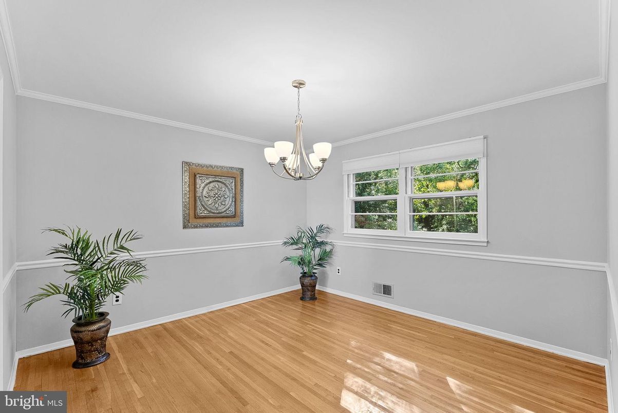 Chandelier, Empty room, Interior, Wood Texture Flooring