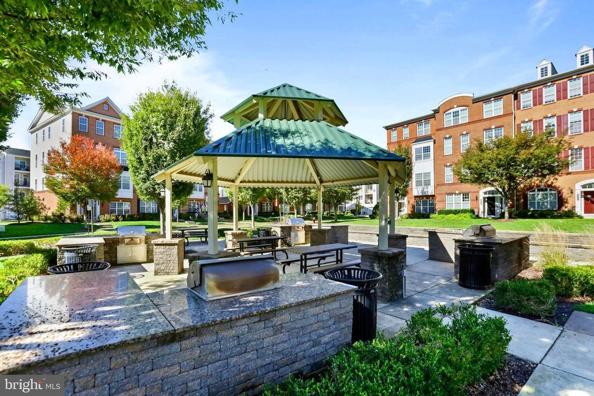 Exterior, Outdoor Kitchen