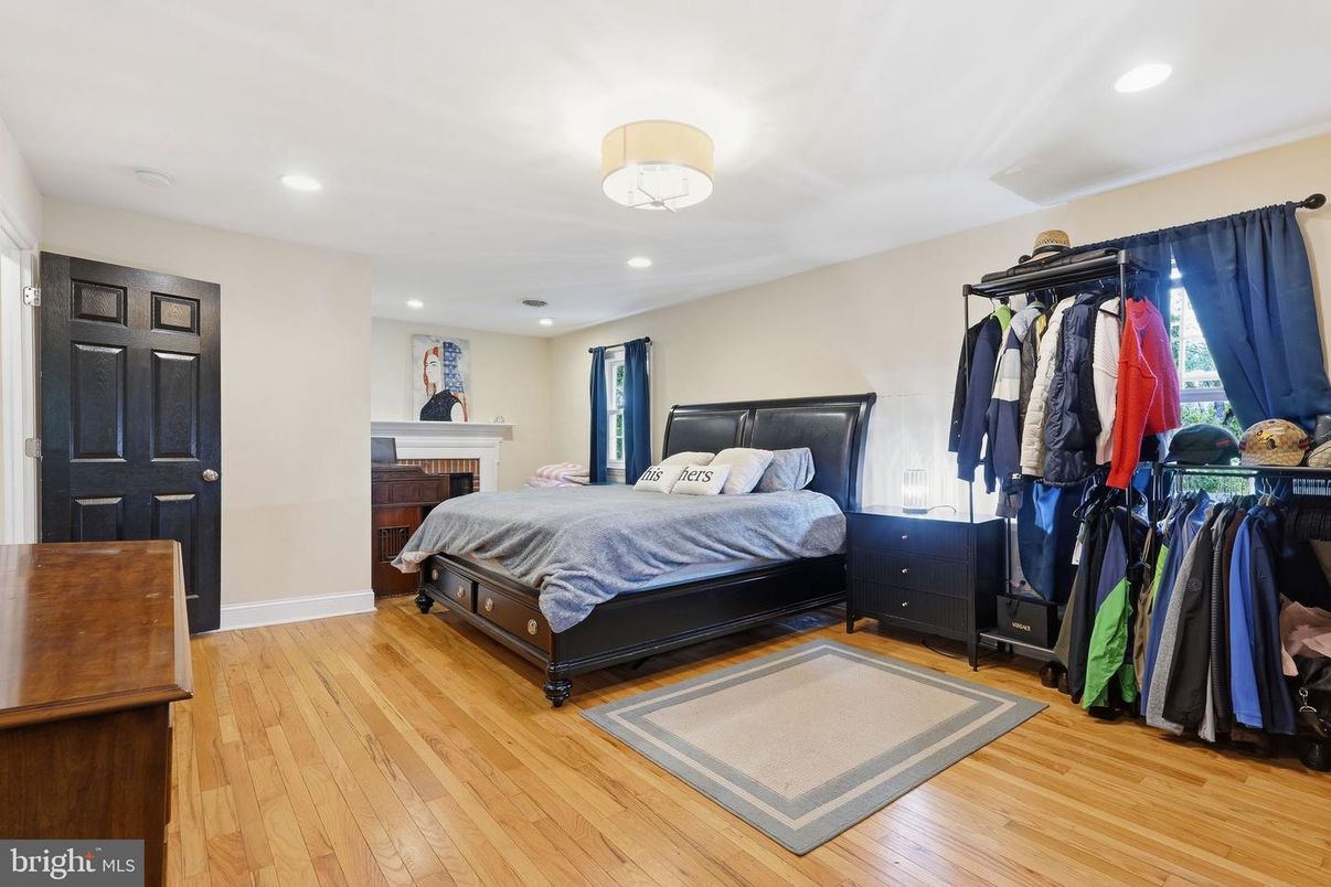 Bedroom, Fireplace, Interior, Recessed Lighting, Wood Texture Flooring