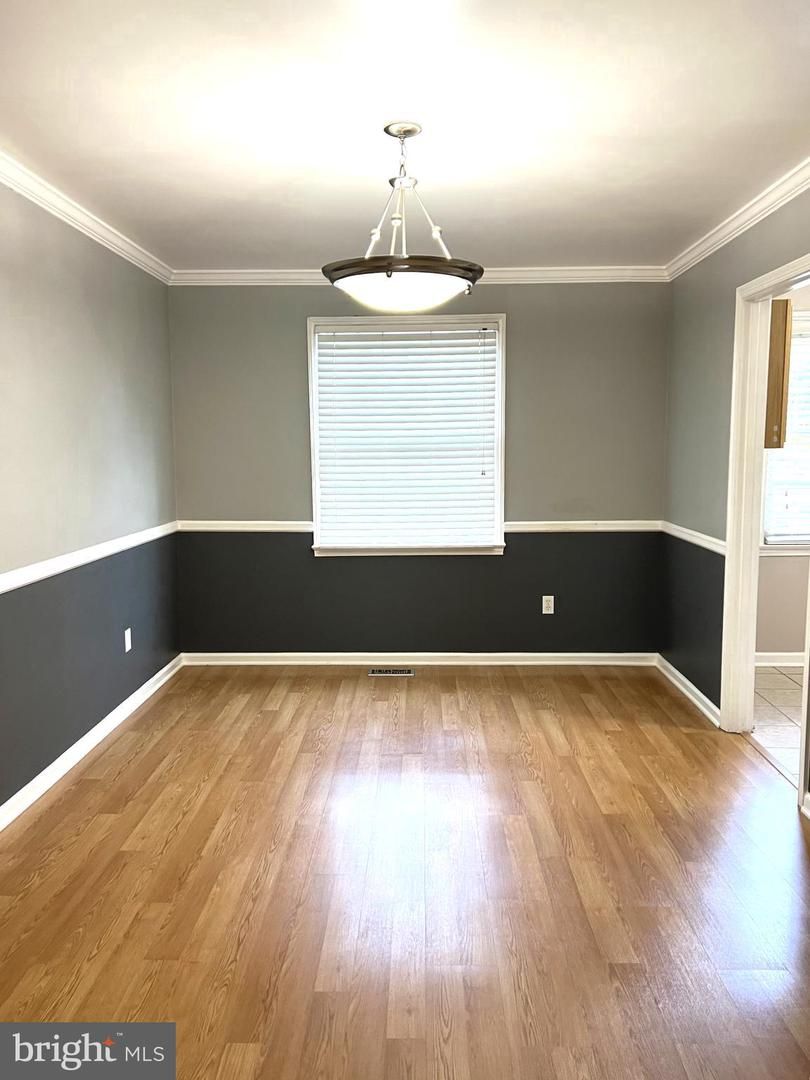 Empty room, Interior, Pendant Lights, Wood Texture Flooring
