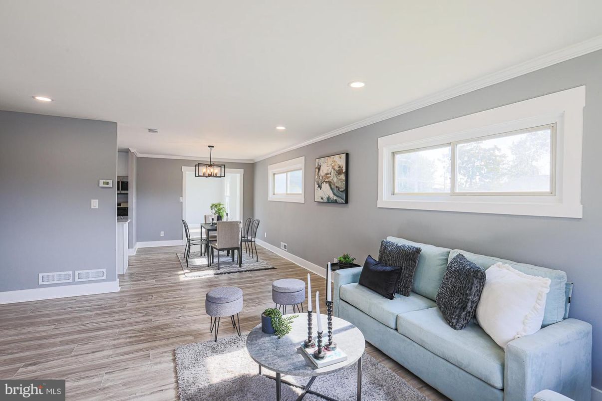 Dining room, Interior, Living room, Pendant Lights, Recessed Lighting, Wood Texture Flooring