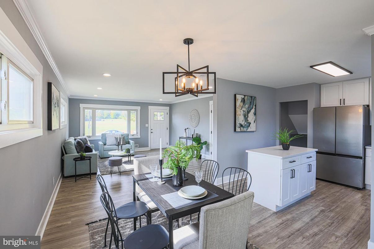 Dining room, Interior, Kitchen, Living room, Pendant Lights, Recessed Lighting, Wood Texture Flooring