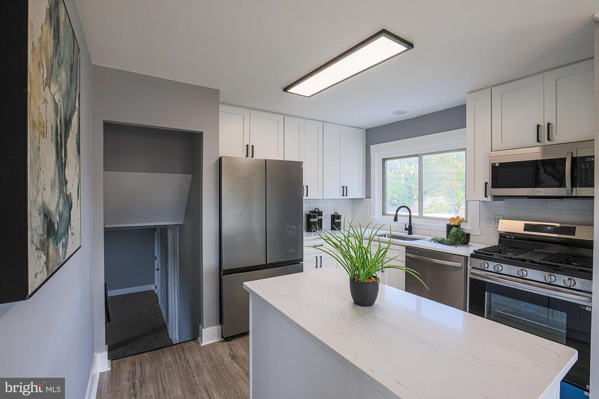 Interior, Kitchen, Stainless Steel Appliances, Wood Texture Flooring