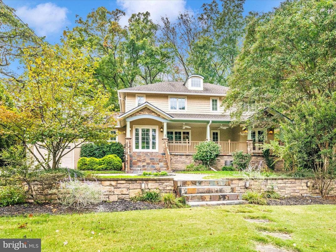 Exterior, Facade, Queen Anne Victorian