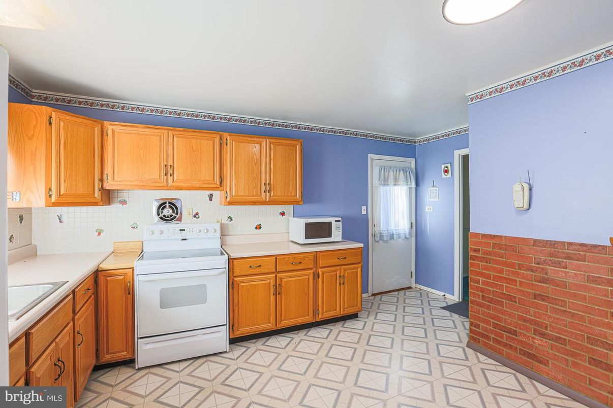 Interior, Kitchen, Stone Walls, Tile Countertops