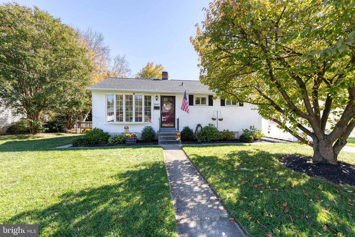 Backyard, Exterior, Facade, Cape Cod