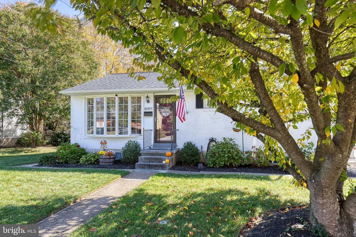 Backyard, Exterior, Facade, Ranch