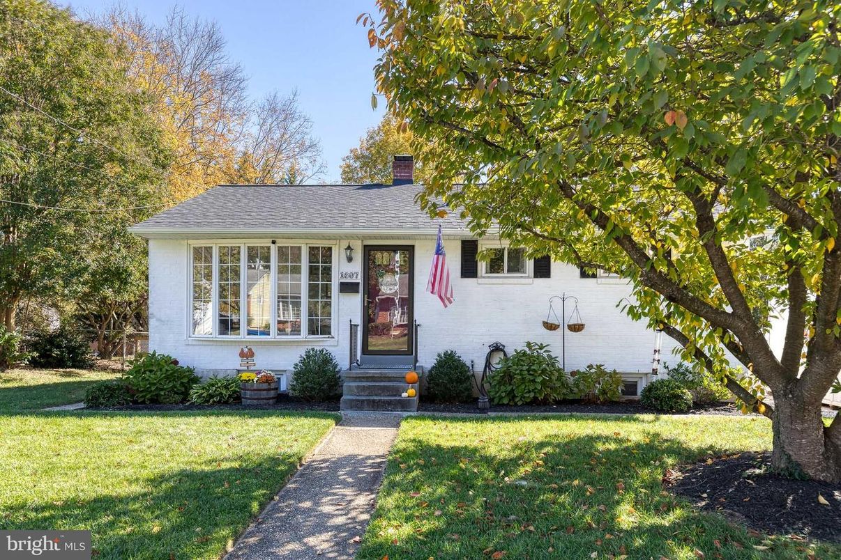 Exterior, Facade, Cape Cod